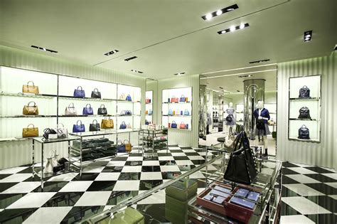 prada store layout
